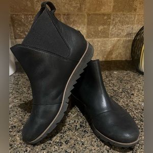 Women’s SOREL Black Leather Boots Size 10